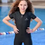 سوت سباحة بناتي نص كم مع شورت موديل H.25